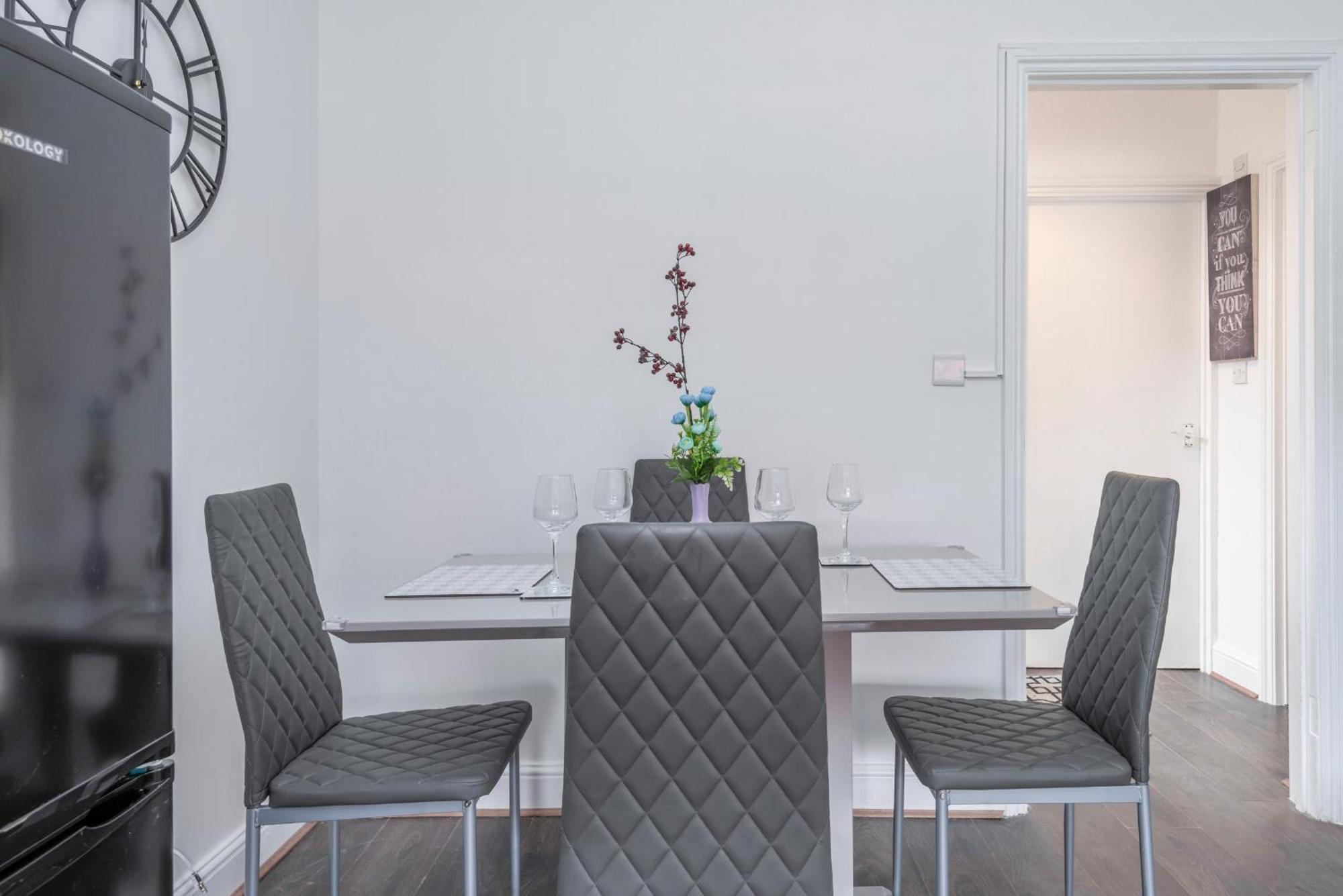 Modern Family Home W/Wi-Fi, Netflix, Self Check-In Londres Exterior foto
